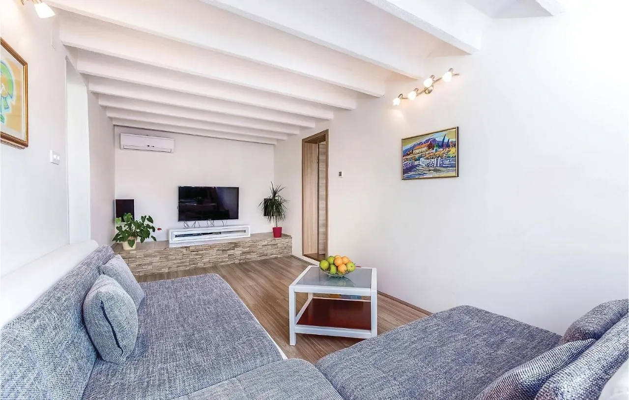 Beautiful Apartment In Selce With Kitchen Horvátország