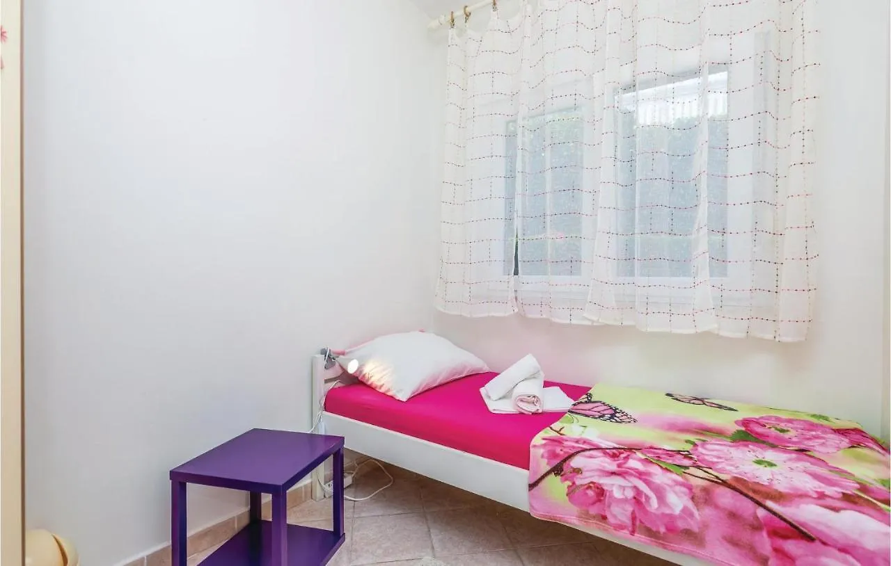 Beautiful Apartment In Selce With Kitchen