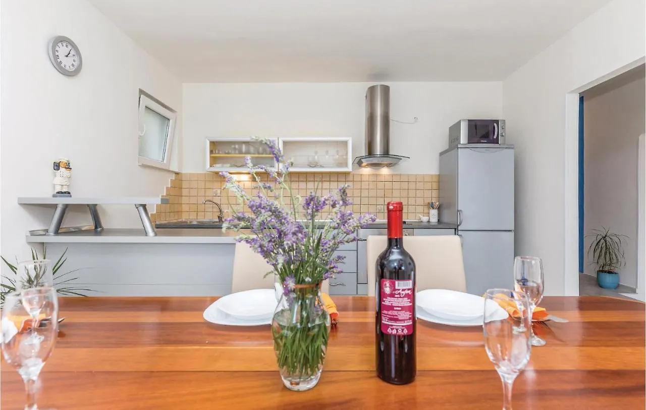 Beautiful Apartment In Selce With Kitchen