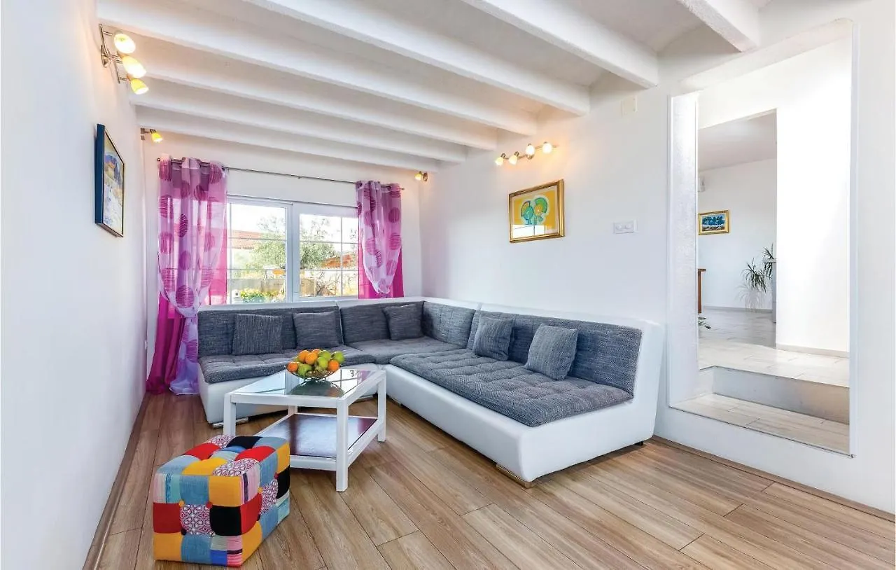 Beautiful Apartment In Selce With Kitchen 0*,