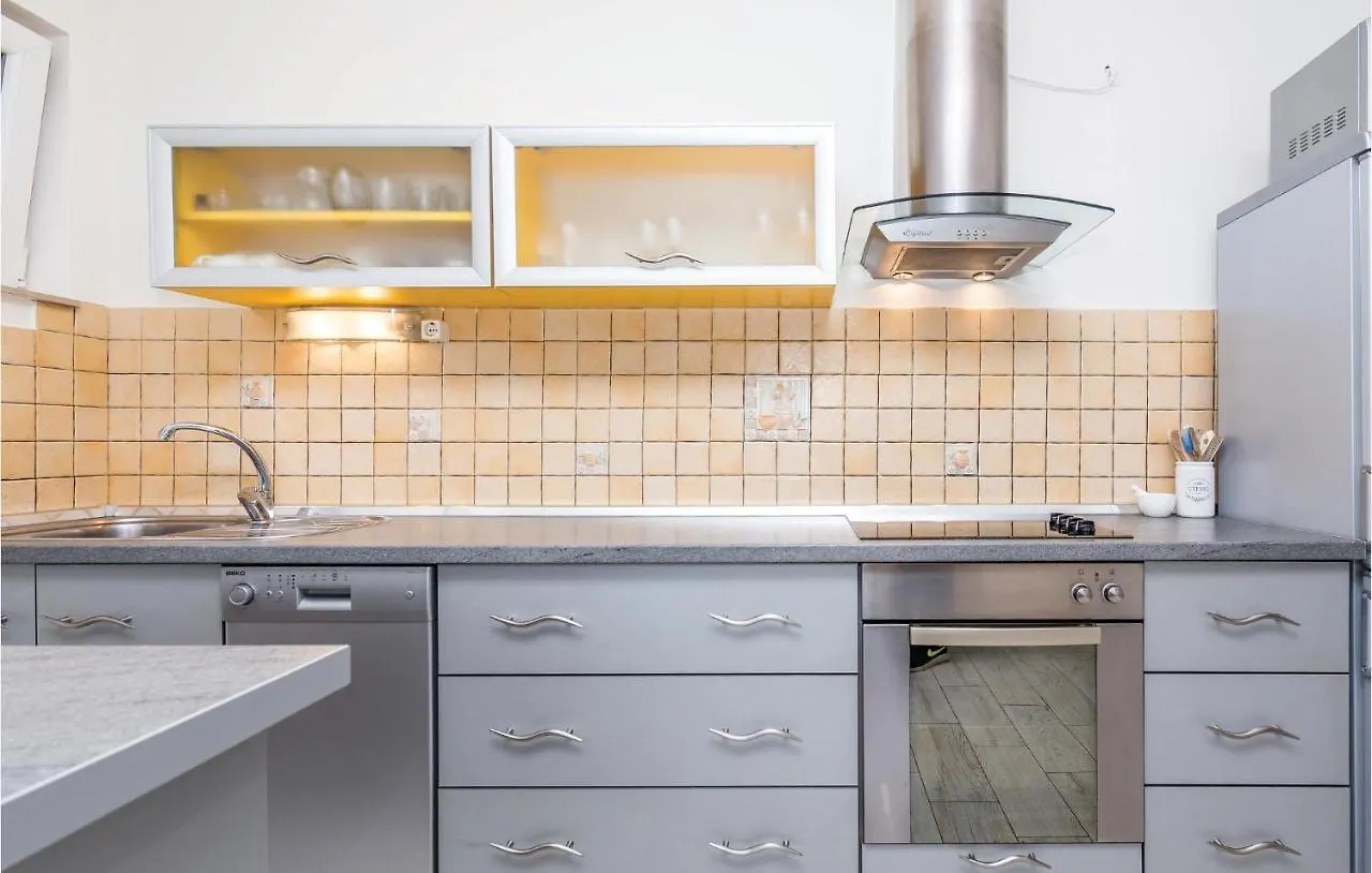 Beautiful Apartment In Selce With Kitchen