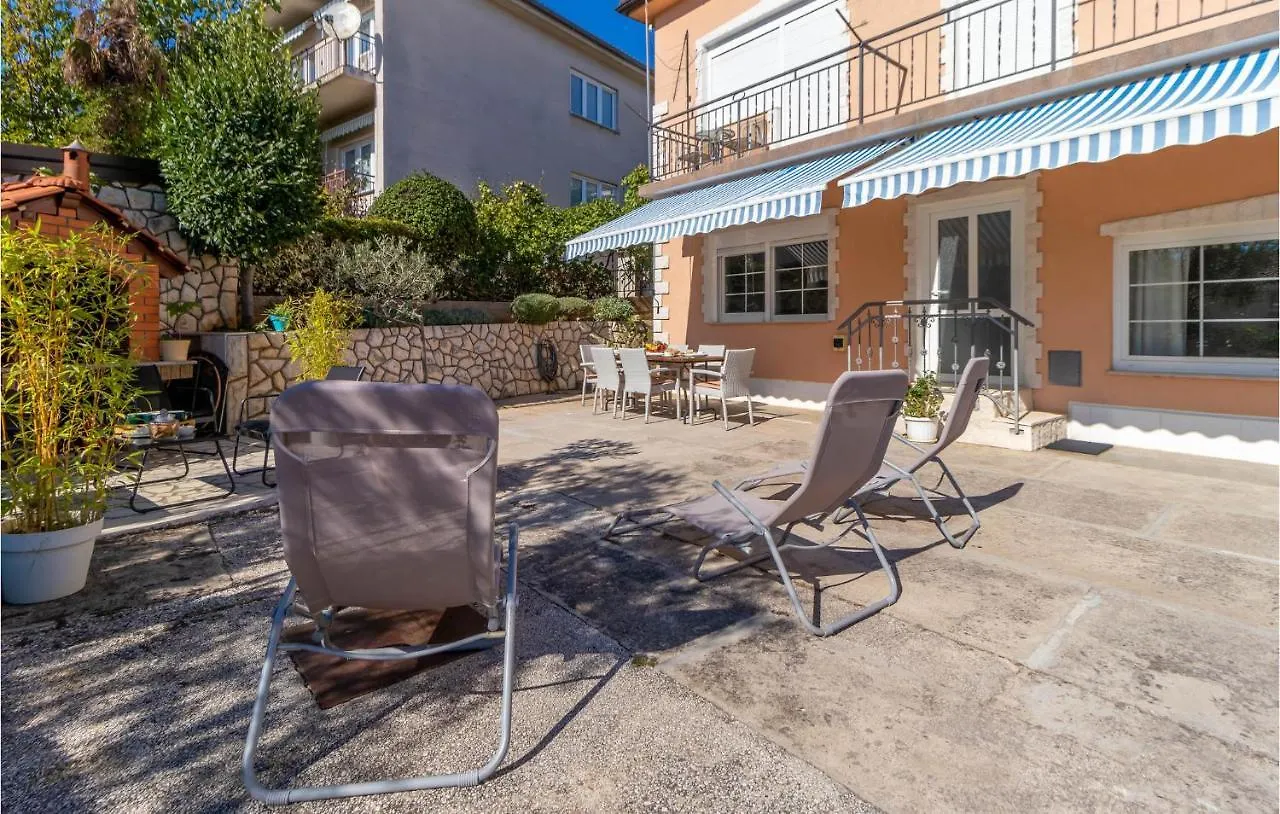 Beautiful Apartment In Selce With Kitchen