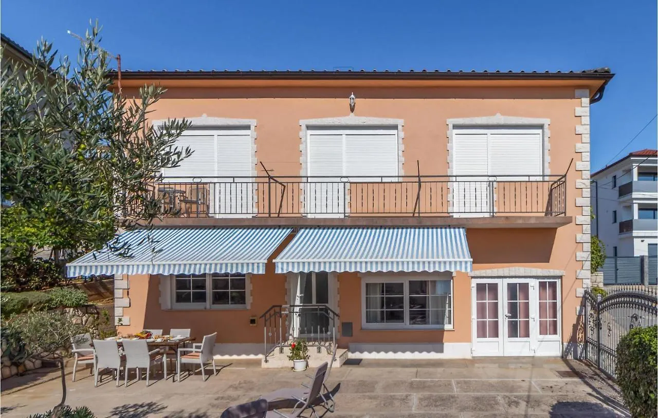 Beautiful Apartment In Selce With Kitchen location