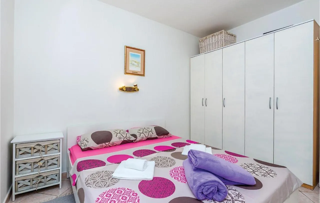 Beautiful Apartment In Selce With Kitchen