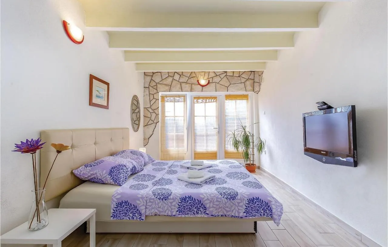 Beautiful Apartment In Selce With Kitchen Horvátország