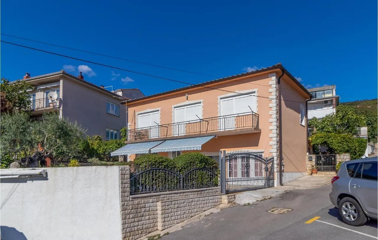 Beautiful Apartment In Selce With Kitchen
