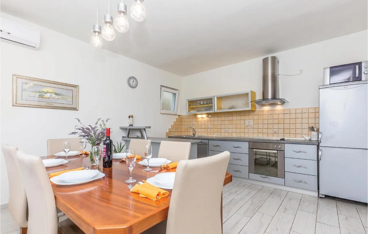 Beautiful Apartment In Selce With Kitchen Horvátország