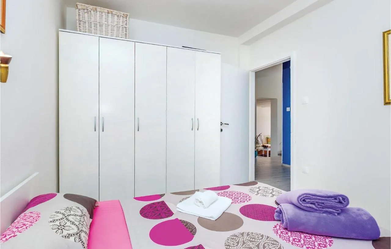 Beautiful Apartment In Selce With Kitchen
