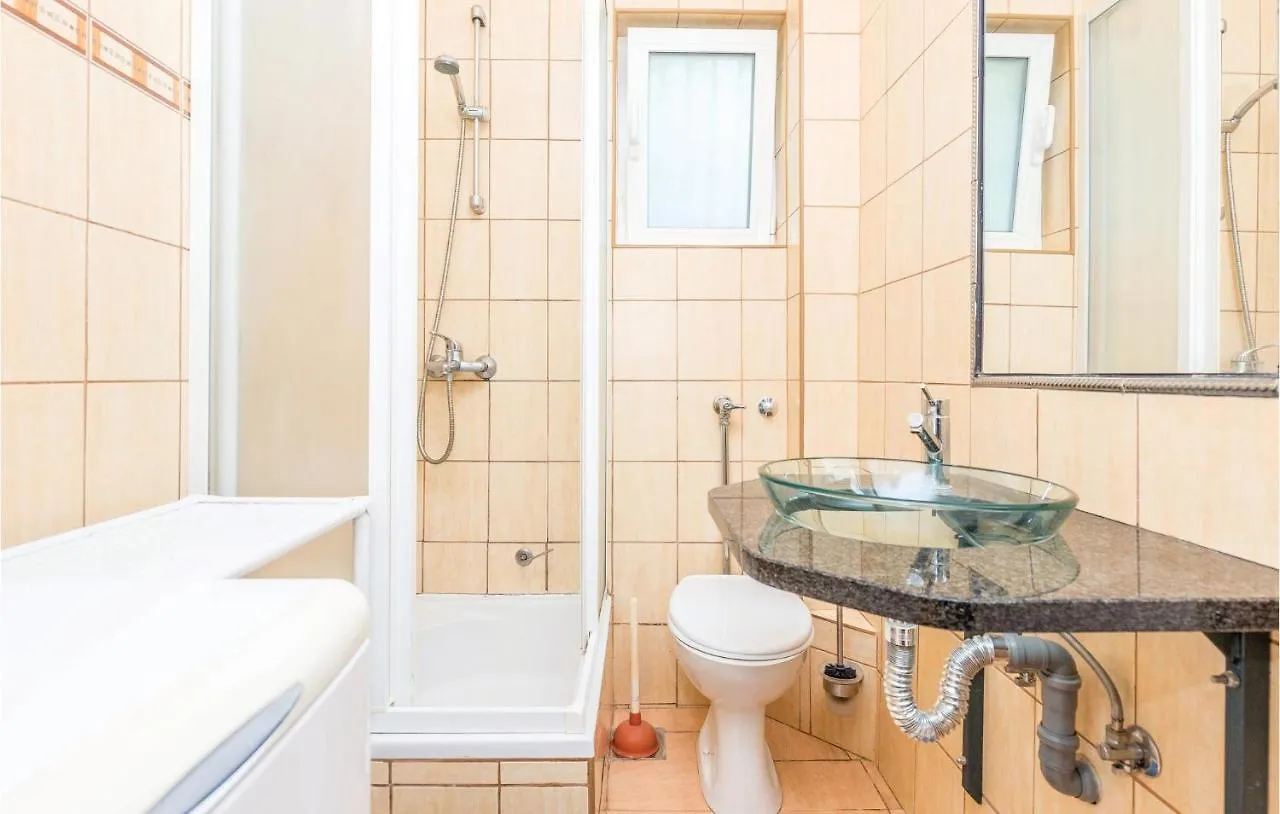 Beautiful Apartment In Selce With Kitchen